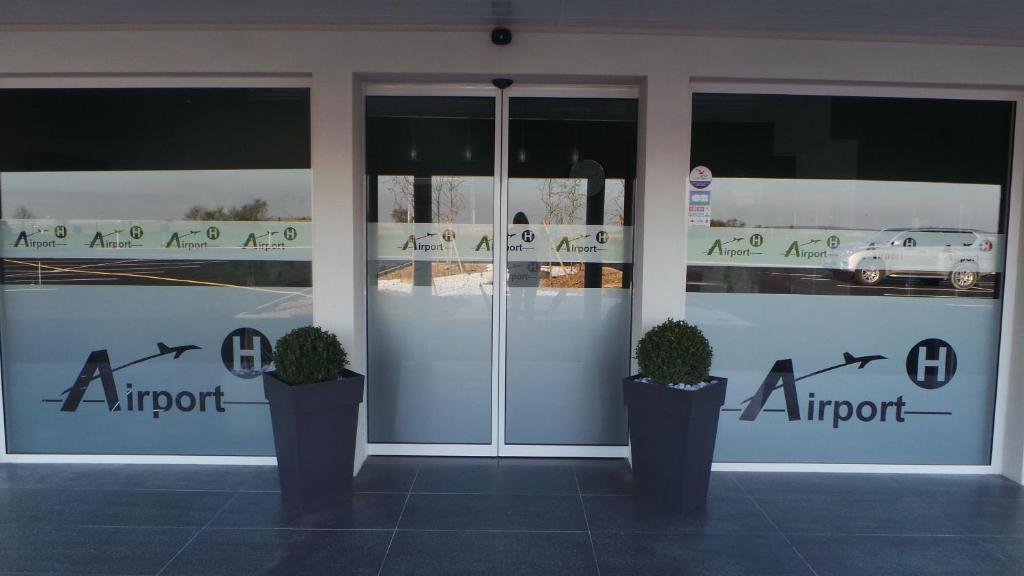 Airport-Hotel Mauregard Exterior foto